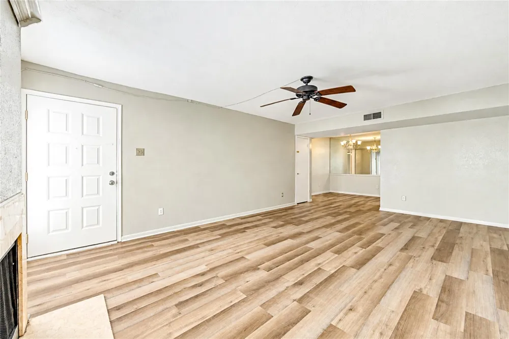6606 De Moss Drive #1201 Houston, TX 77074