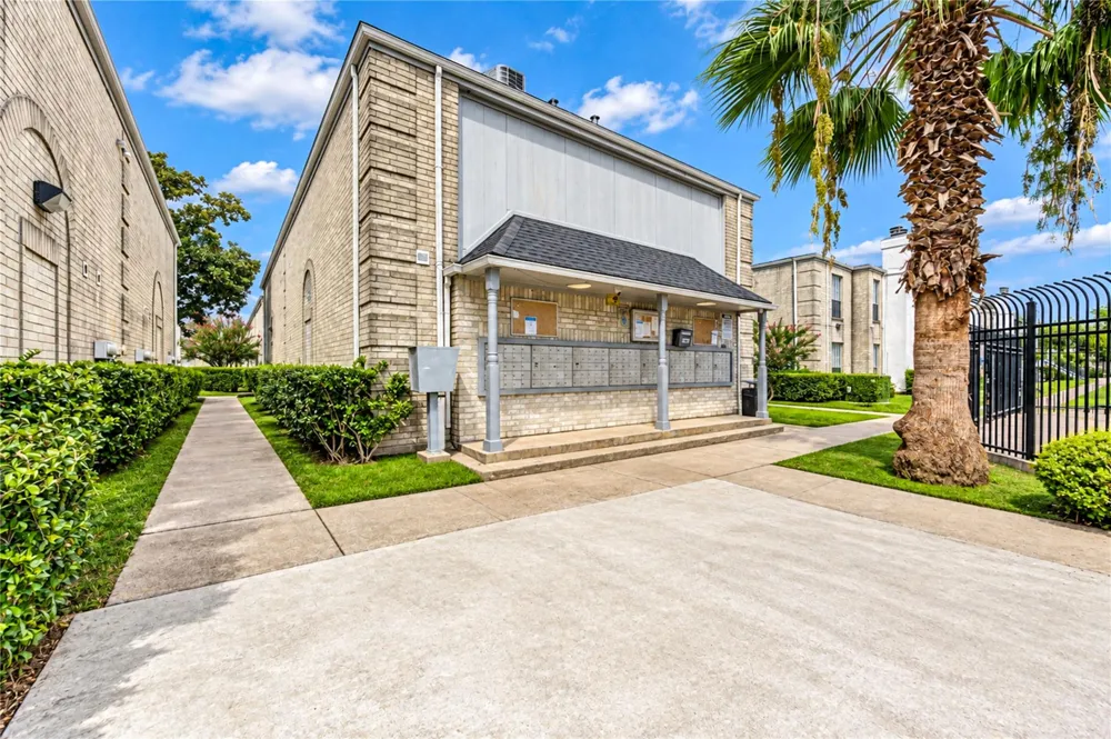 6606 De Moss Drive #1201 Houston, TX 77074