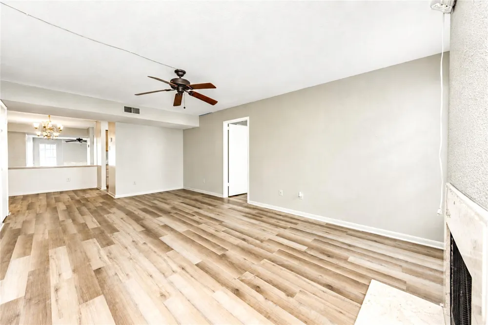 6606 De Moss Drive #1201 Houston, TX 77074