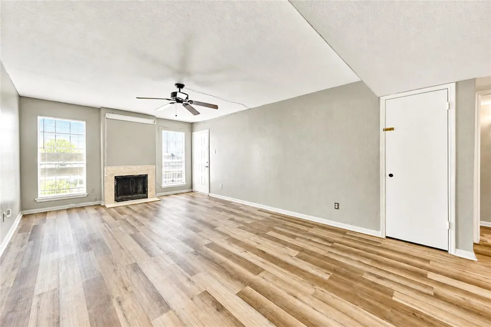 6606 De Moss Drive #1201 Houston, TX 77074