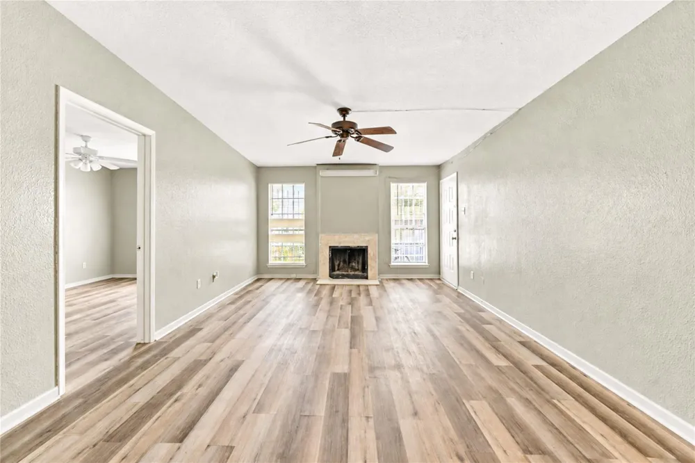 6606 De Moss Drive #1201 Houston, TX 77074