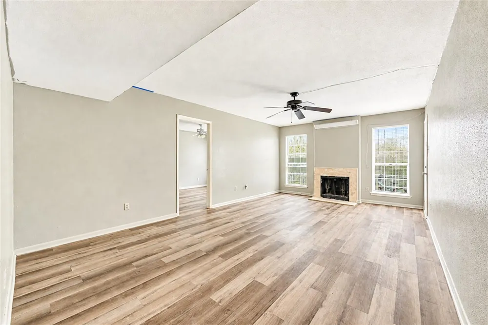 6606 De Moss Drive #1201 Houston, TX 77074