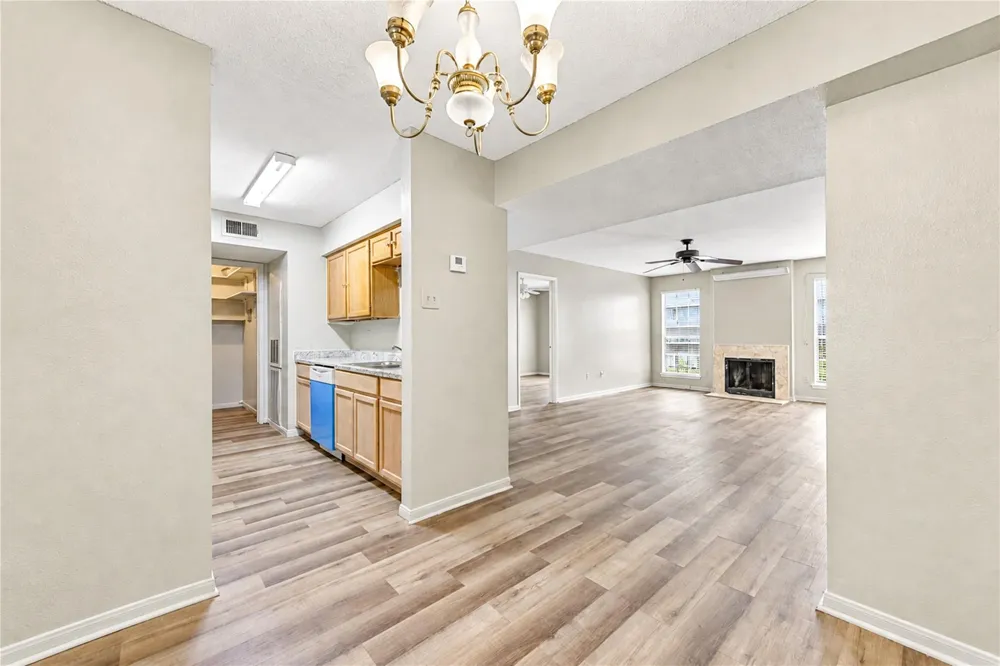 6606 De Moss Drive #1201 Houston, TX 77074