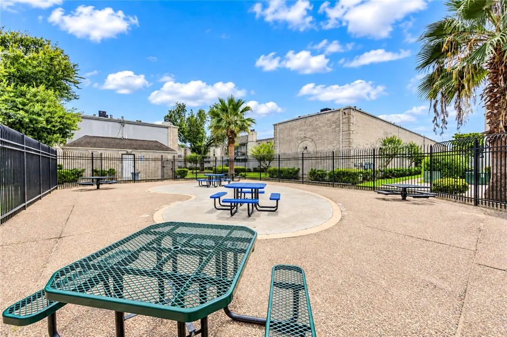 6606 De Moss Drive #1201 Houston, TX 77074