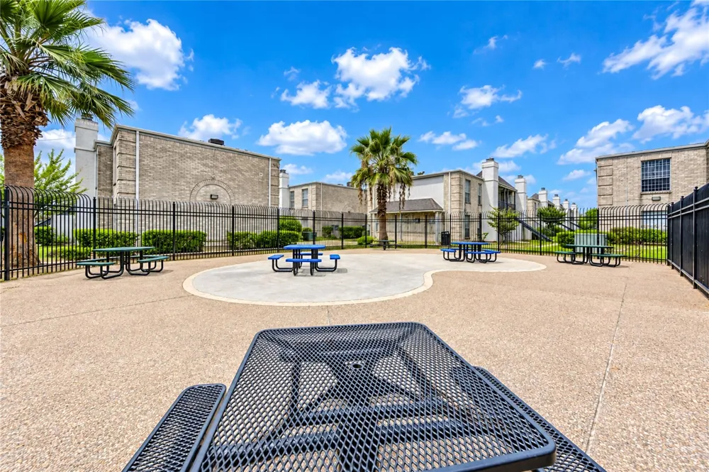 6606 De Moss Drive #1201 Houston, TX 77074