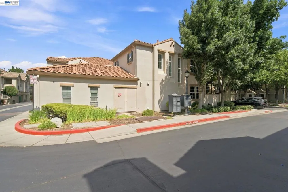 44 S Alonsa Ln Mountain House, CA 95391