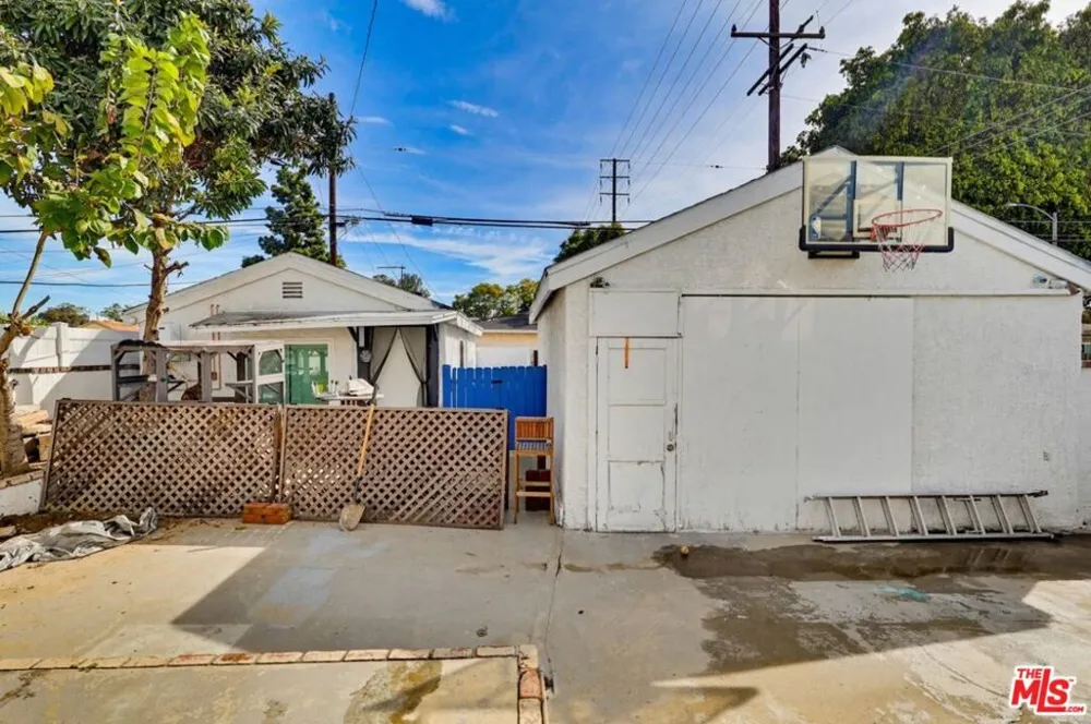 2200 Easy Avenue Long Beach, CA 90810