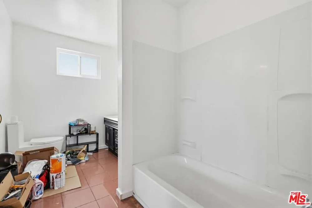 2200 Easy Avenue Long Beach, CA 90810
