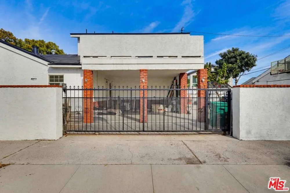 2200 Easy Avenue Long Beach, CA 90810