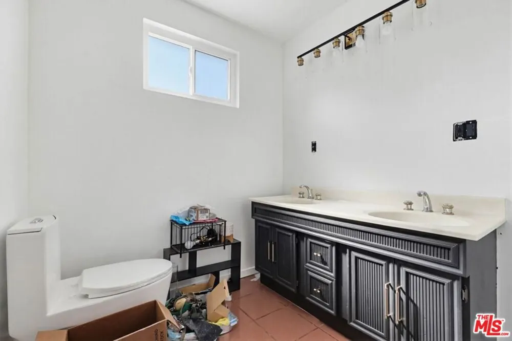 2200 Easy Avenue Long Beach, CA 90810