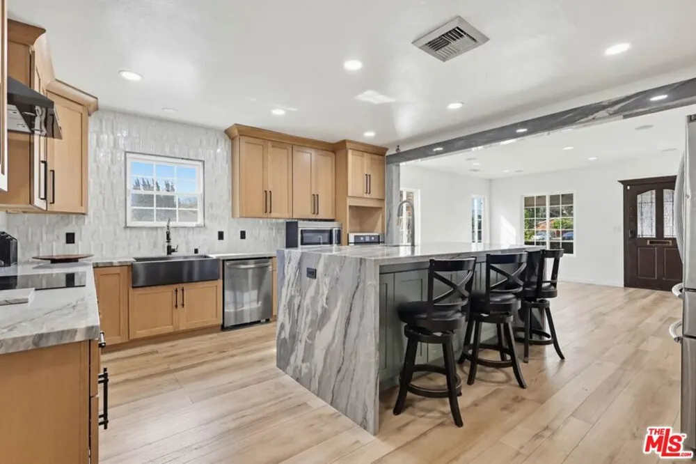 2200 Easy Avenue Long Beach, CA 90810