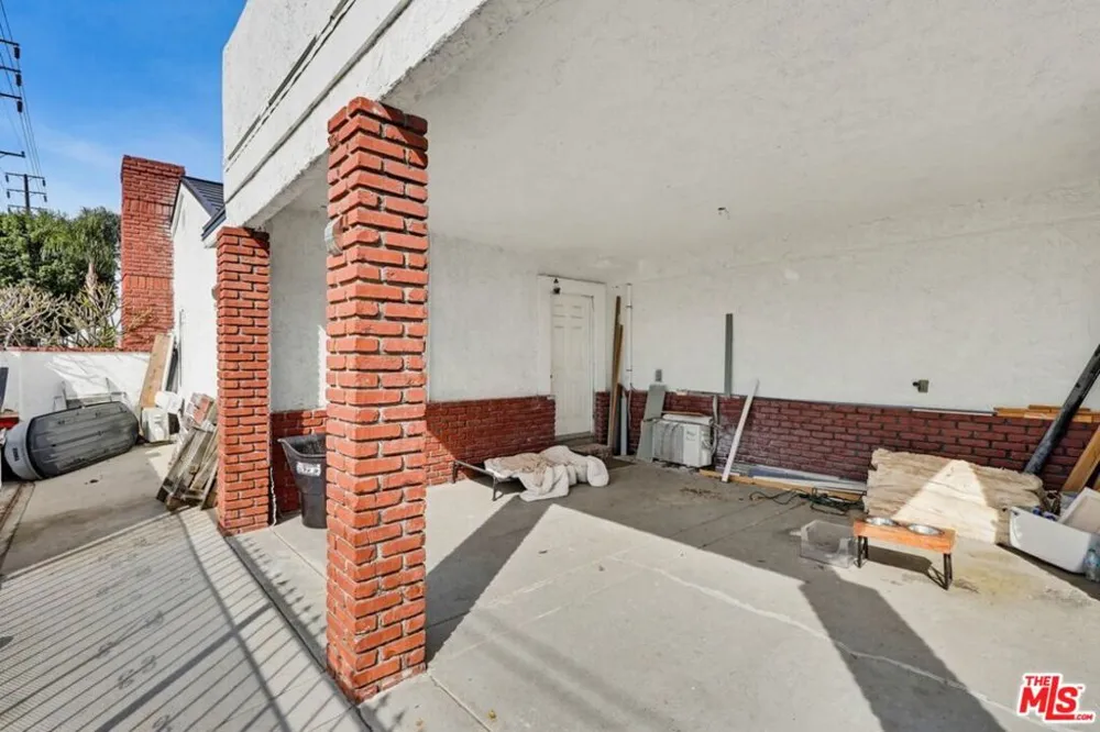 2200 Easy Avenue Long Beach, CA 90810