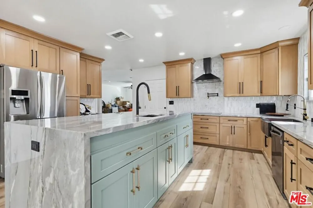 2200 Easy Avenue Long Beach, CA 90810