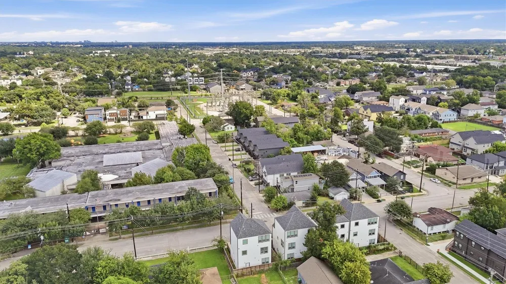 724 E 33rd Street Houston, TX 77022