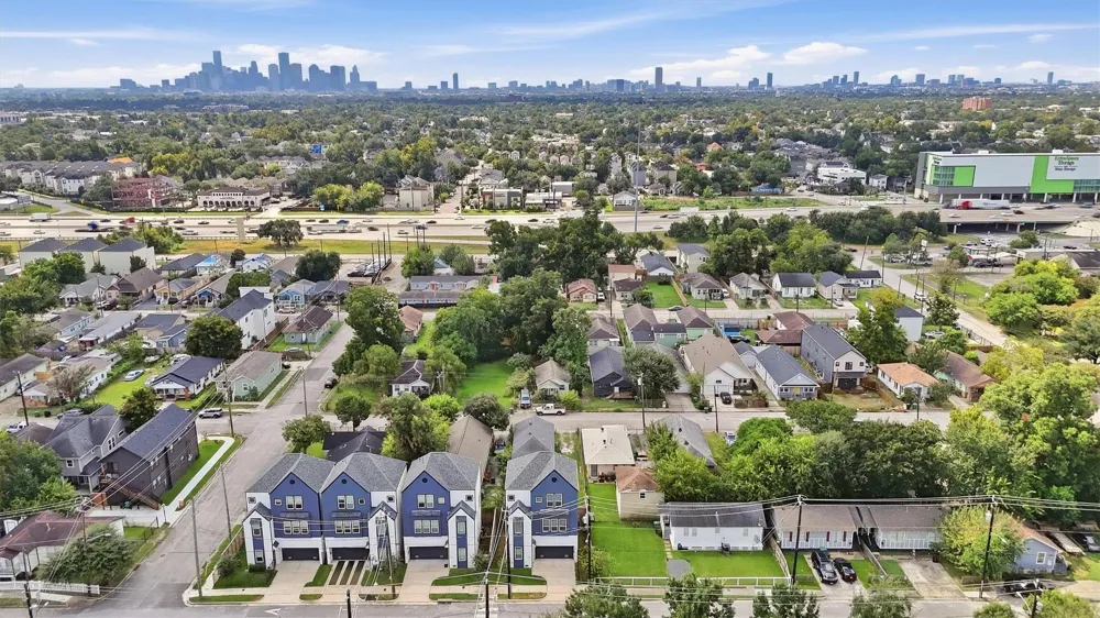 724 E 33rd Street Houston, TX 77022