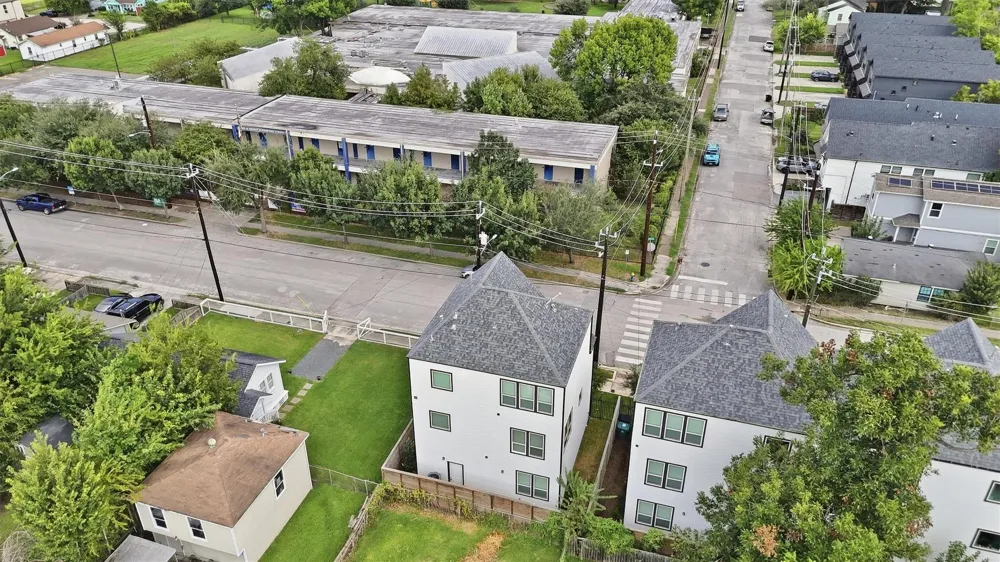 724 E 33rd Street Houston, TX 77022