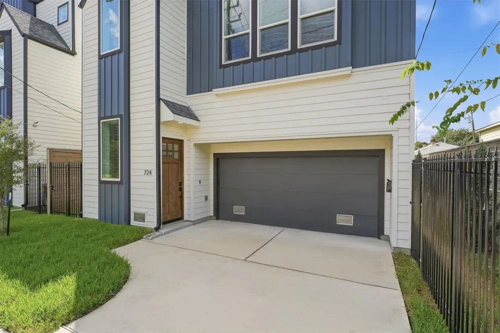 724 E 33rd Street Houston, TX 77022