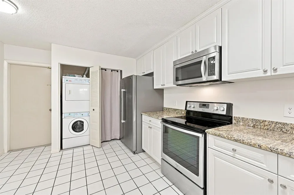 9825 NW 1ST COURT #9825 Plantation, FL 33324