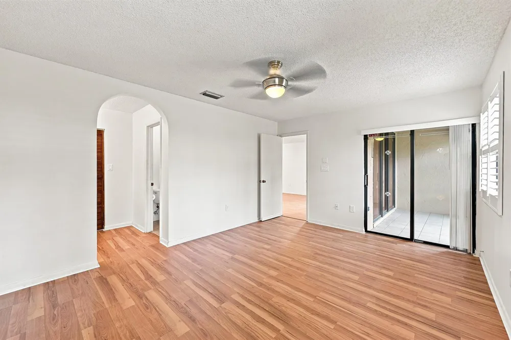 9825 NW 1ST COURT #9825 Plantation, FL 33324