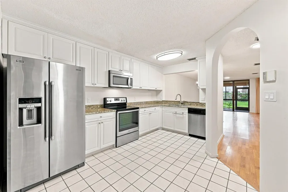 9825 NW 1ST COURT #9825 Plantation, FL 33324