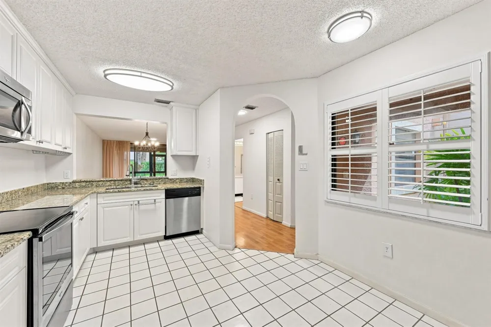 9825 NW 1ST COURT #9825 Plantation, FL 33324