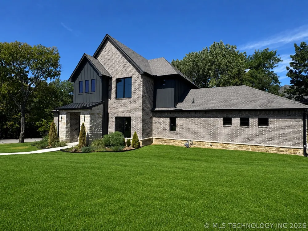 1937 S Surrey Court Bartlesville, OK 74006