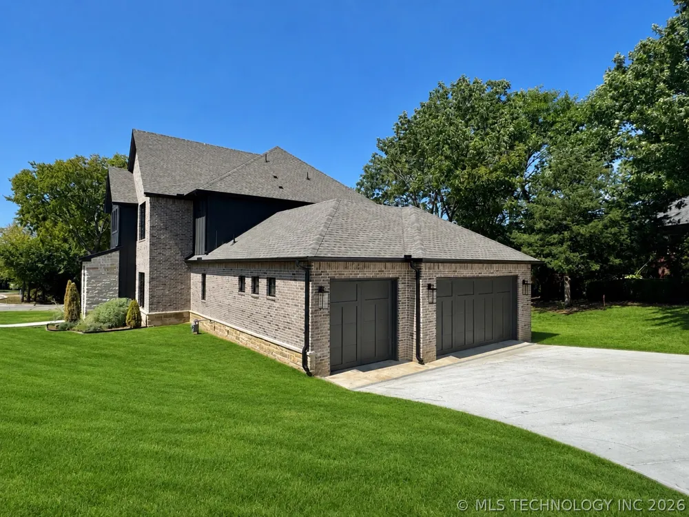 1937 S Surrey Court Bartlesville, OK 74006