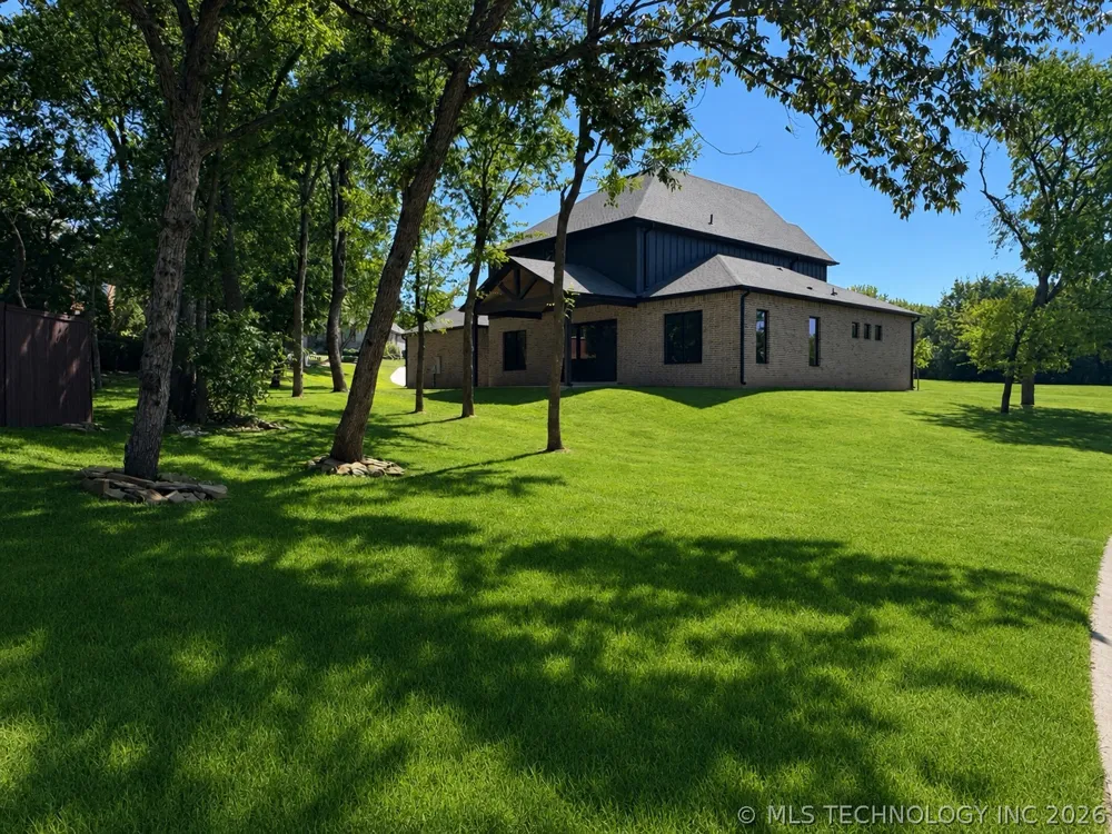 1937 S Surrey Court Bartlesville, OK 74006