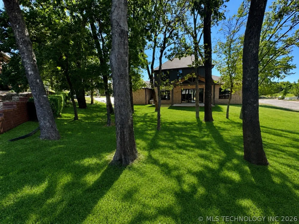 1937 S Surrey Court Bartlesville, OK 74006