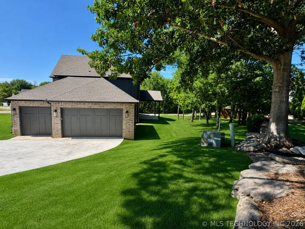 1937 S Surrey Court Bartlesville, OK 74006