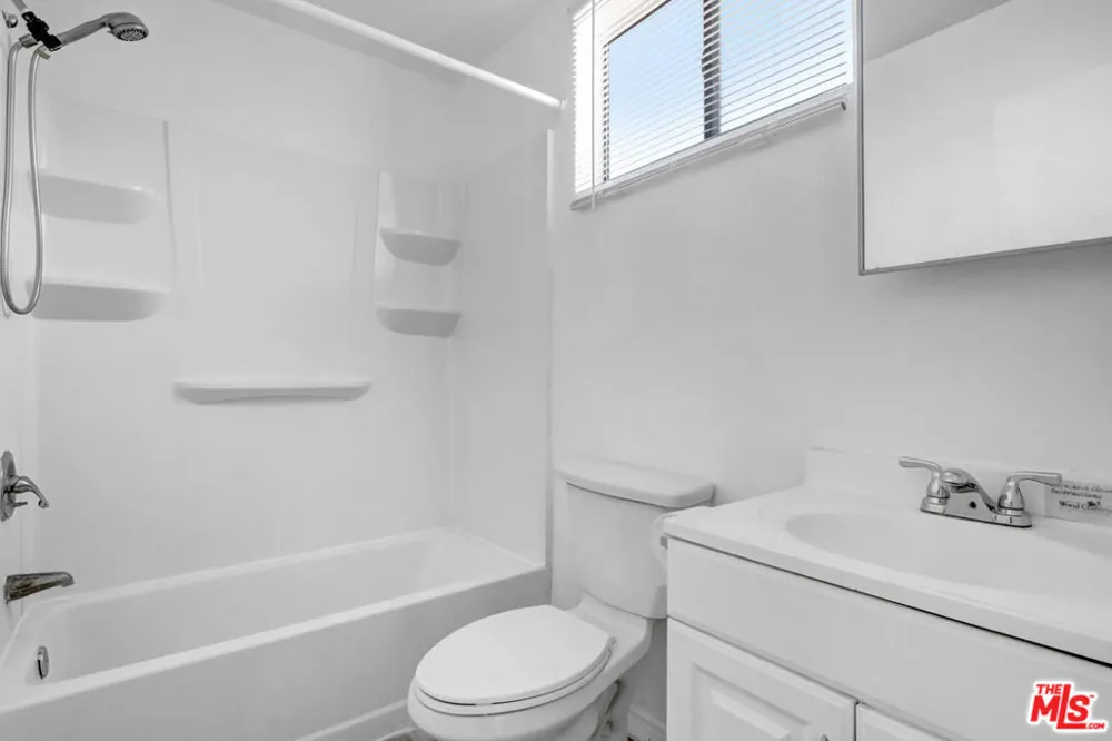 3817 W 21st Street Los Angeles, CA 90018