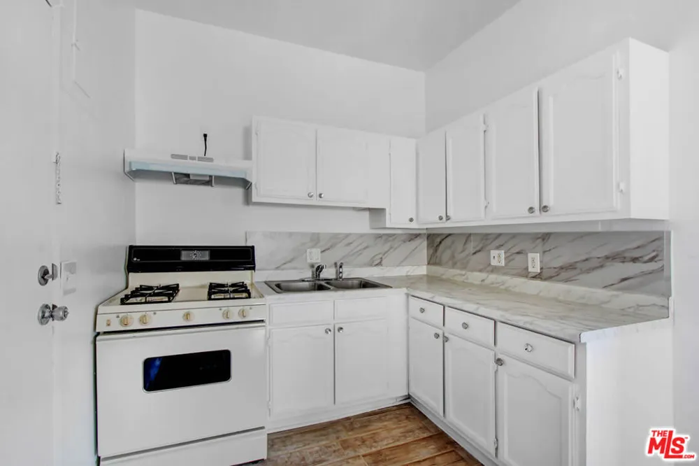 3817 W 21st Street Los Angeles, CA 90018
