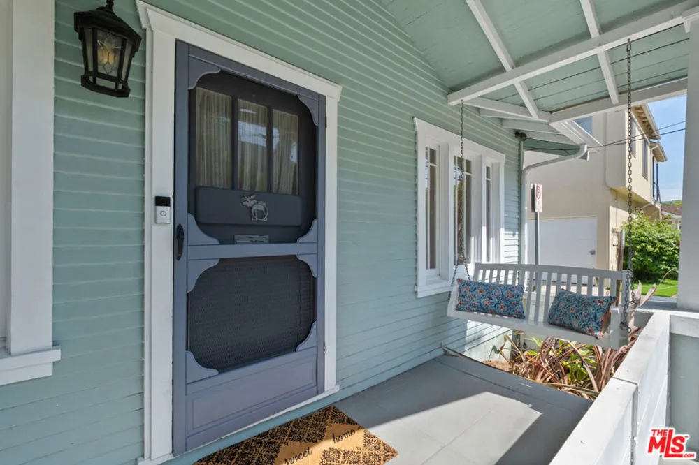 2213 Arizona Avenue Santa Monica, CA 90404