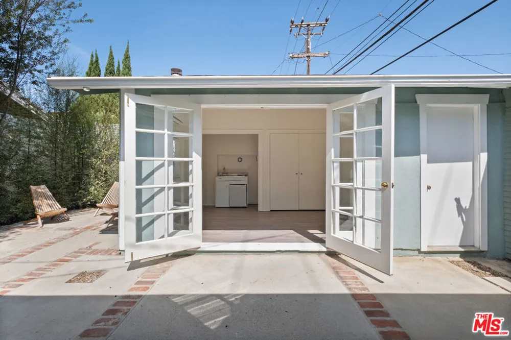 2213 Arizona Avenue Santa Monica, CA 90404