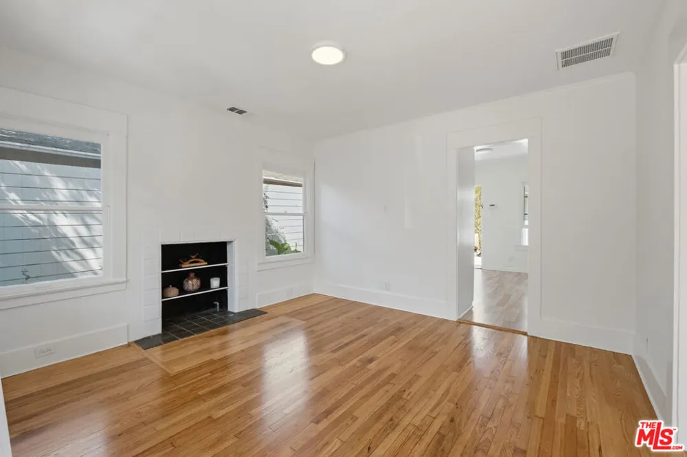 2213 Arizona Avenue Santa Monica, CA 90404