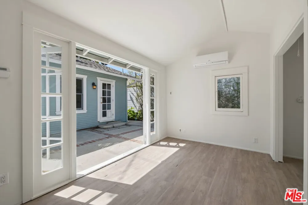 2213 Arizona Avenue Santa Monica, CA 90404