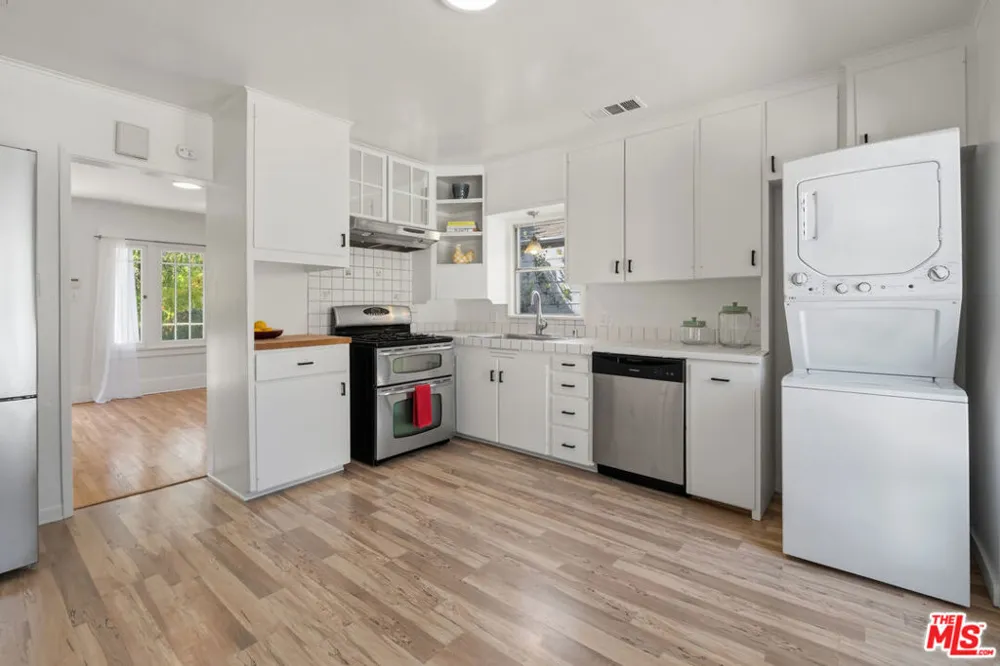 2213 Arizona Avenue Santa Monica, CA 90404