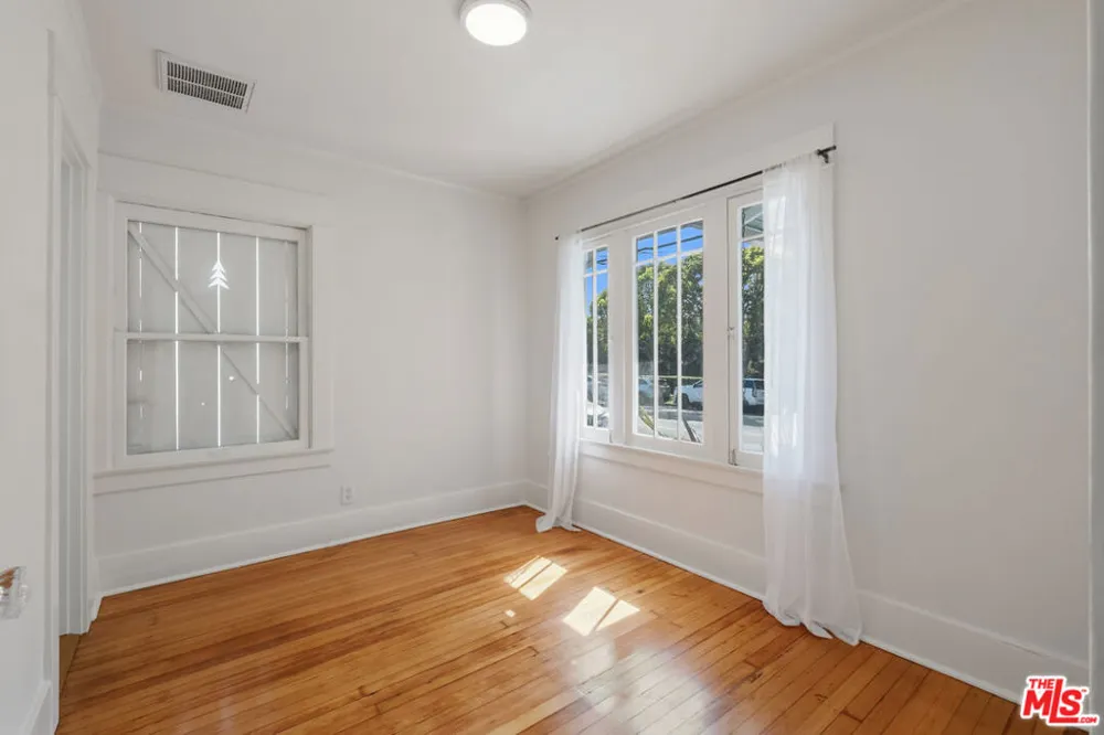 2213 Arizona Avenue Santa Monica, CA 90404