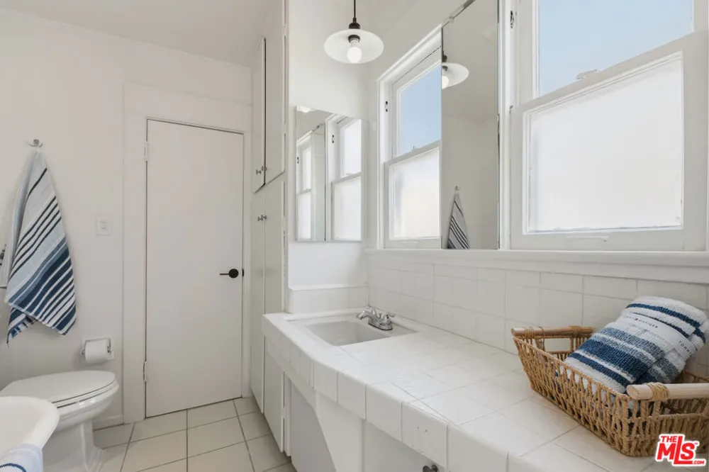 2213 Arizona Avenue Santa Monica, CA 90404