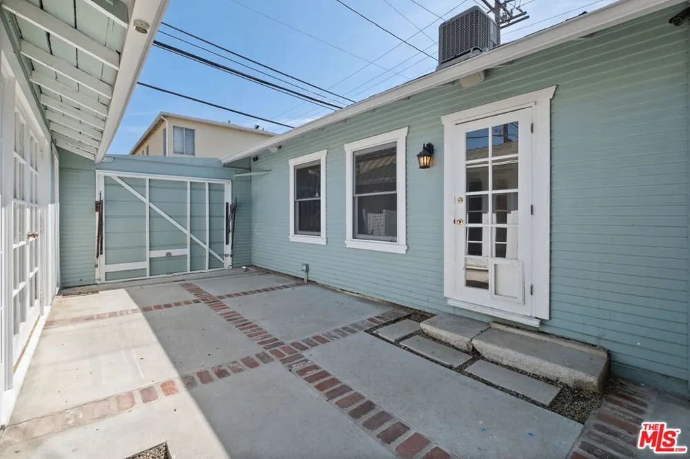 2213 Arizona Avenue Santa Monica, CA 90404