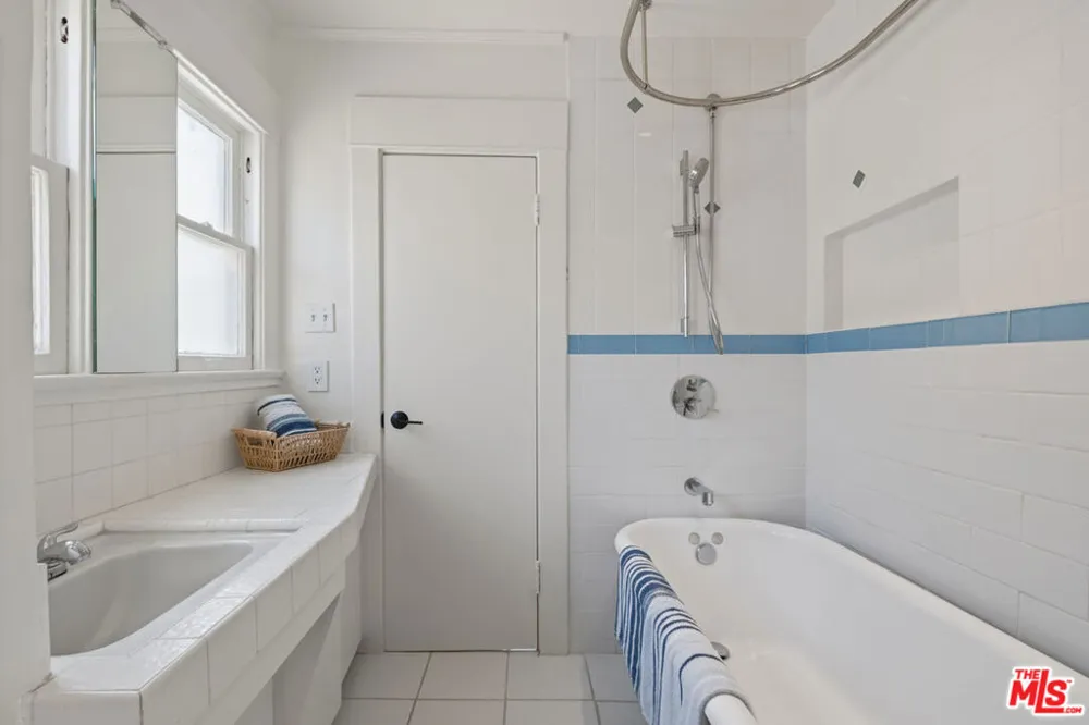 2213 Arizona Avenue Santa Monica, CA 90404