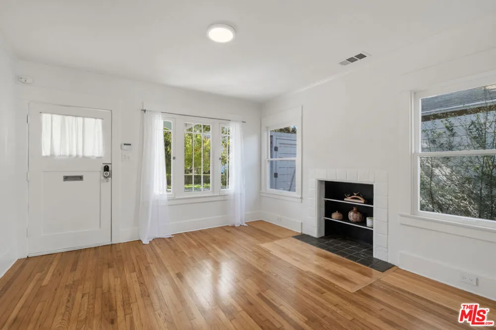 2213 Arizona Avenue Santa Monica, CA 90404