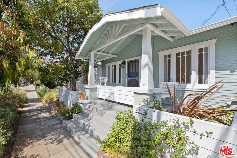 2213 Arizona Avenue Santa Monica, CA 90404