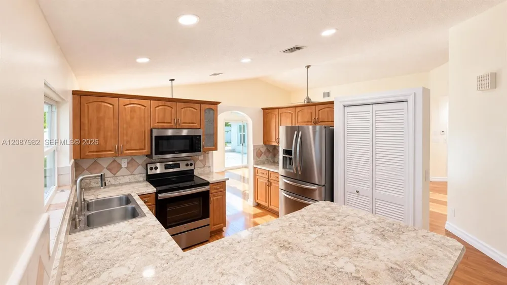 17542 NW 12th St Pembroke Pines, FL 33029