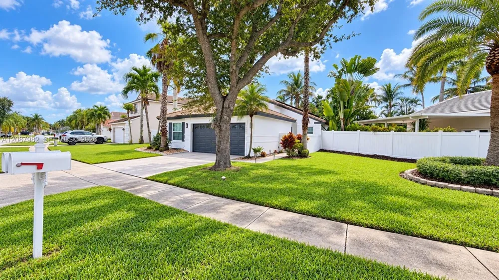 17542 NW 12th St Pembroke Pines, FL 33029