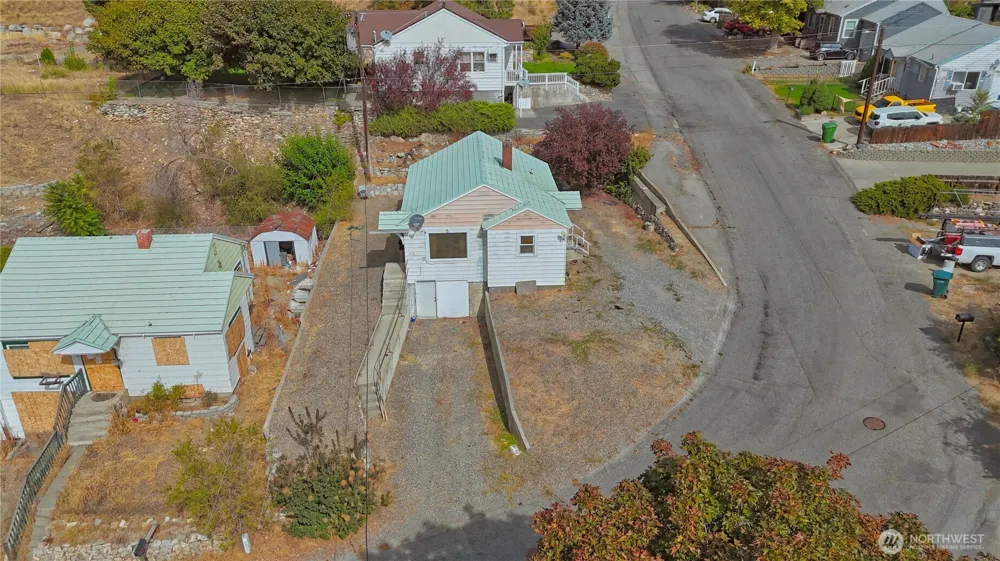 319 E Bartlett Avenue Omak, WA 98841