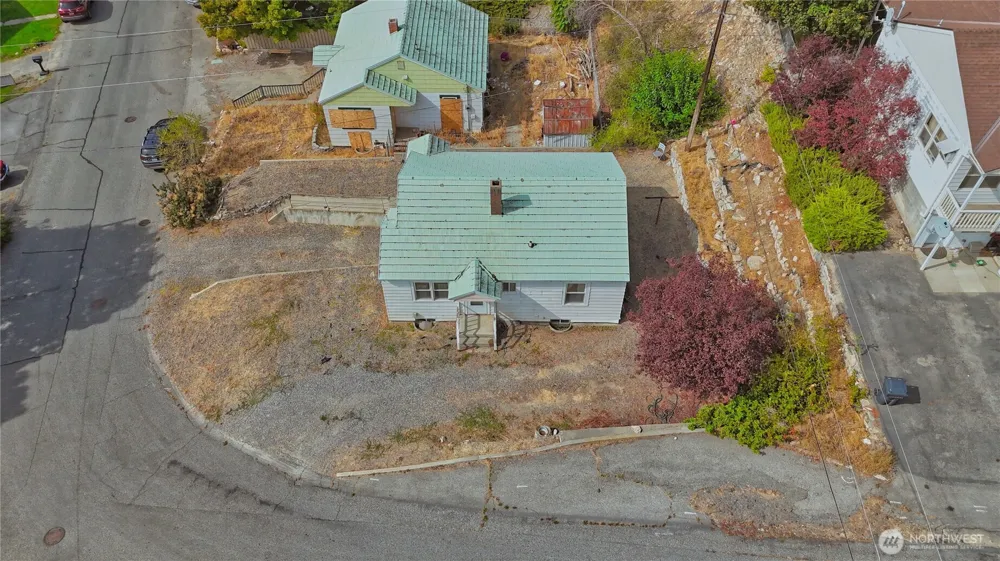 319 E Bartlett Avenue Omak, WA 98841