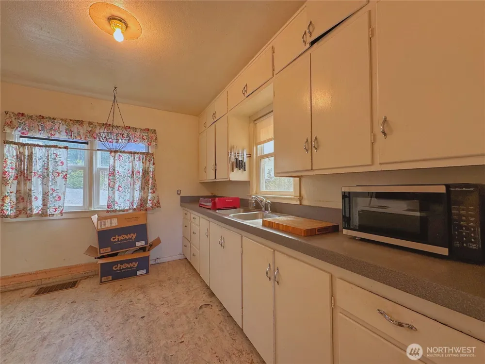 319 E Bartlett Avenue Omak, WA 98841