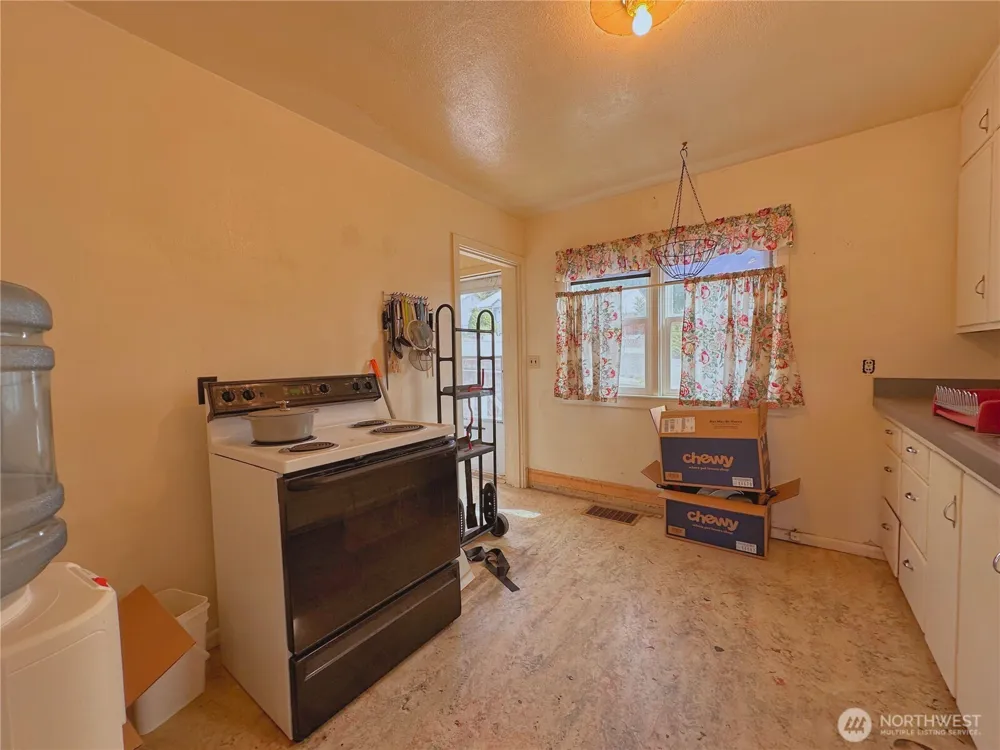 319 E Bartlett Avenue Omak, WA 98841