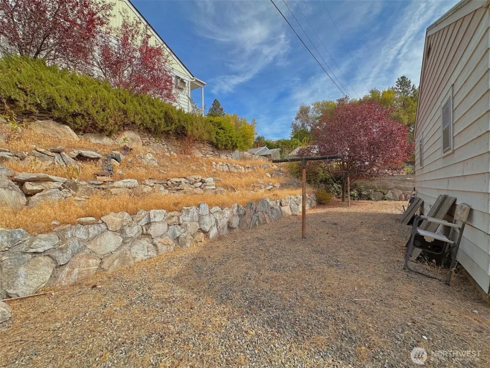 319 E Bartlett Avenue Omak, WA 98841